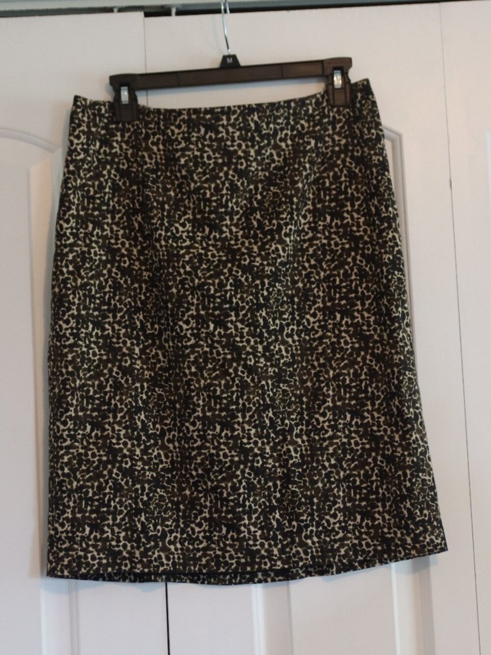 Ann Taylor Leopard Print Pencil Skirt Black/Tan Size 8 Back Zip